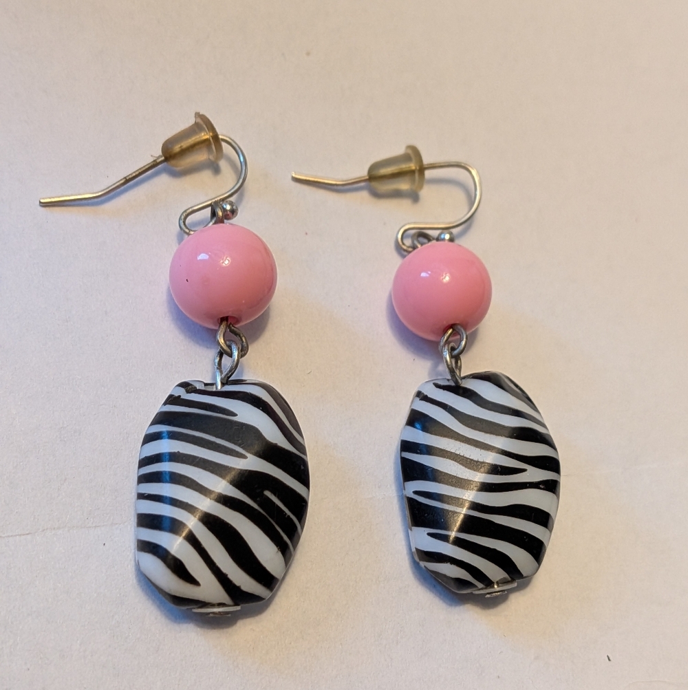 Lot of 4 Pairs of Earrings & Necklace